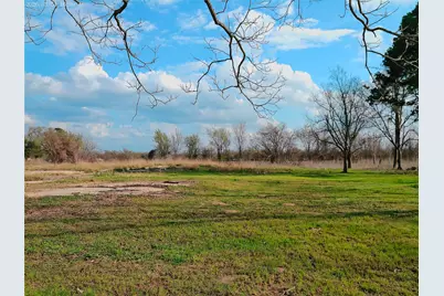 1304 E Cameron Avenue, Rockdale, TX 76567 - Photo 2