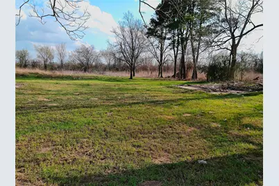 1304 E Cameron Avenue, Rockdale, TX 76567 - Photo 1