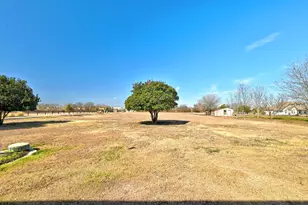 1437 Heidenreich Ln, Uhland, TX 78640 - Photo 4