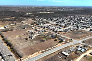 1437 Heidenreich Ln, Uhland, TX 78640 - Photo 34