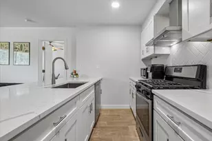 304 E 33rd St, Austin, TX 78705 - Photo 8