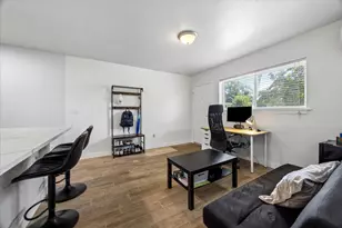 304 E 33rd St, Austin, TX 78705 - Photo 2