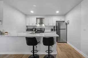 304 E 33rd St, Austin, TX 78705 - Photo 4