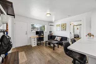 304 E 33rd St, Austin, TX 78705 - Photo 6