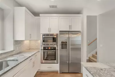 703 E 49th Street #B, Austin, TX 78751 - Photo 4
