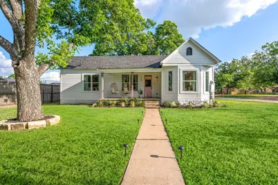 703 E Highway Street, Fredericksburg, TX 78624 - Photo 2