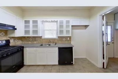 205 E 2nd Street, Georgetown, TX 78626 - Photo 4