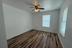 1009 Alex St, Lockhart, TX 78644 - Photo 4