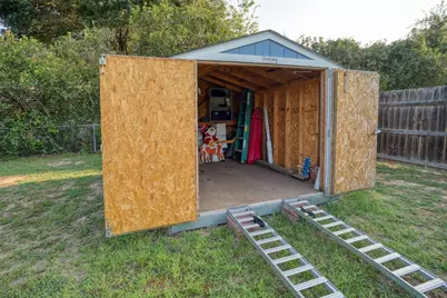 1001 Charleston Boulevard, Smithville, TX 78957 - Photo 30