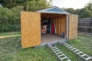 1001 Charleston Blvd, Smithville, TX 78957 - Photo 30