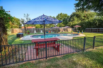 1001 Charleston Boulevard, Smithville, TX 78957 - Photo 6