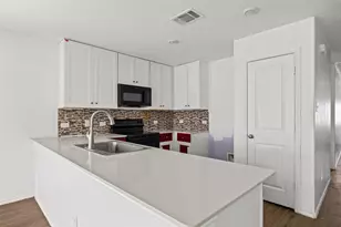 216 Hellcats Wy, Jarrell, TX 76537 - Photo 4