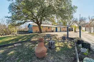 805 Terrell Hill Dr, Austin, TX 78704 - Photo 2