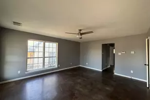 207 S Creek St, Fredericksburg, TX 78624 - Photo 6