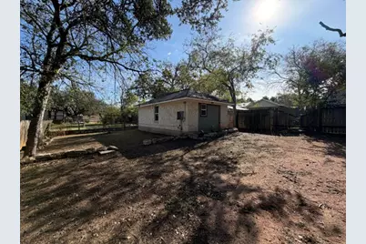 207 S Creek Street, Fredericksburg, TX 78624 - Photo 4