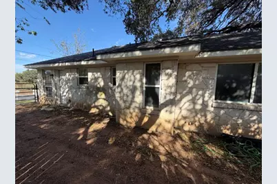 207 S Creek Street, Fredericksburg, TX 78624 - Photo 2