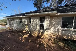 207 S Creek St, Fredericksburg, TX 78624 - Photo 2