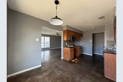 207 S Creek Street, Fredericksburg, TX 78624 - Photo 8