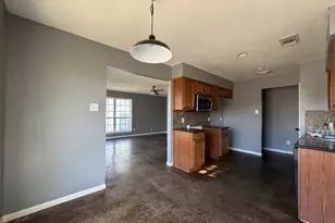 207 S Creek St, Fredericksburg, TX 78624 - Photo 8