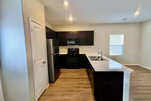 301 Freshwater Dr, Bastrop, TX 78602 - Photo 6