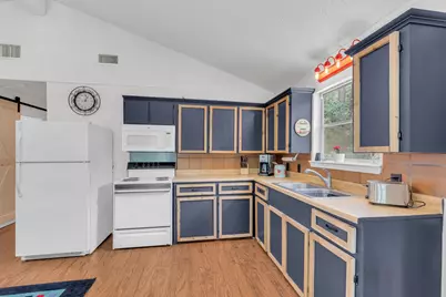 928 Moccasin Trail, La Grange, TX 78945 - Photo 16