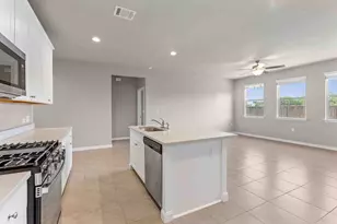 11724 Saddle Rock Dr, Austin, TX 78725 - Photo 10