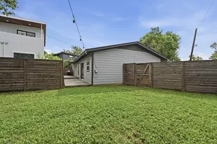 1406 Camelot Cir, Austin, TX 78745 - Photo 32