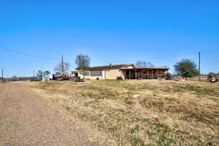 1017 US Hwy 87 E, Smiley, TX 78159 - Photo 26