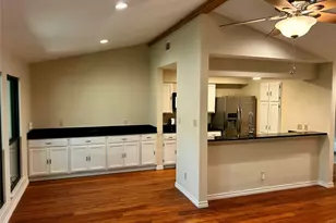 3839 Dry Creek Dr, Austin, TX 78731 - Photo 2