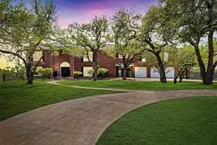 701 Oakwood Ln, Dripping Springs, TX 78620 - Photo 2