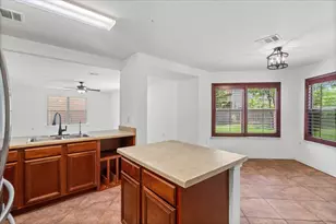 4600 Cottonwood St, Austin, TX 78744 - Photo 10