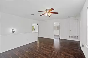 4600 Cottonwood St, Austin, TX 78744 - Photo 14
