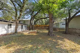 2411 S 6th St, Austin, TX 78704 - Photo 32