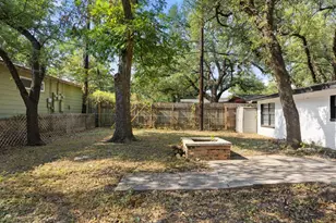 2411 S 6th St, Austin, TX 78704 - Photo 28