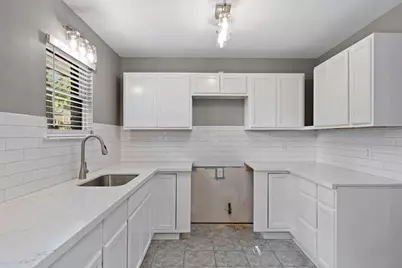 2411 S 6th Street, Austin, TX 78704 - Photo 8