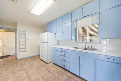 107 W Holland Street, San Marcos, TX 78666 - Photo 2