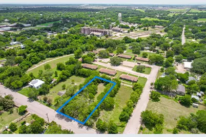 821 Blanco, Lockhart, TX 78644 - Photo 2
