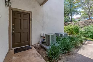6910 Hart Ln, Austin, TX 78731 - Photo 1