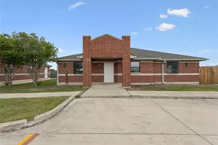 1024 S Guadalupe St, Lockhart, TX 78644 - Photo 1