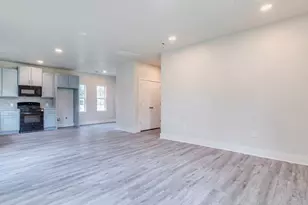 411 S Ave B, Elgin, TX 78621 - Photo 4