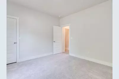 411 S Avenue B, Elgin, TX 78621 - Photo 12