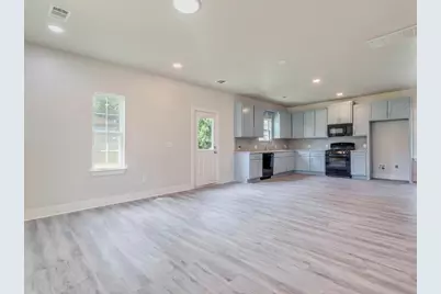 411 S Avenue B, Elgin, TX 78621 - Photo 4