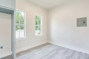 411 S Ave B, Elgin, TX 78621 - Photo 10