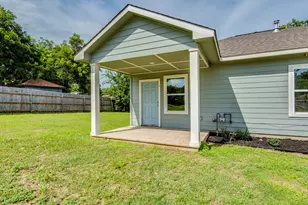 411 S Ave B, Elgin, TX 78621 - Photo 20