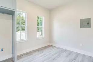 411 S Ave B, Elgin, TX 78621 - Photo 10