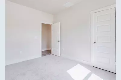 411 S Avenue B, Elgin, TX 78621 - Photo 16