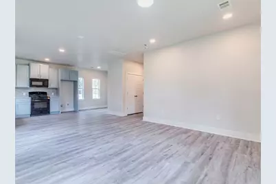 411 S Avenue B, Elgin, TX 78621 - Photo 4