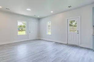 411 S Ave B, Elgin, TX 78621 - Photo 6