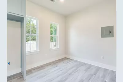 411 S Avenue B, Elgin, TX 78621 - Photo 10