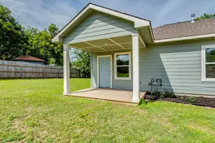 411 S Ave B, Elgin, TX 78621 - Photo 20